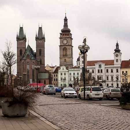 Apartman V Centru Na Velkem Namesti Hradec Králové Exterior foto
