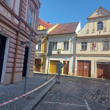 Apartman V Centru Na Velkem Namesti Hradec Králové Exterior foto